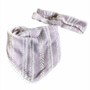 5/$25 NWOT Jessica Simpson Bib & Headband Set